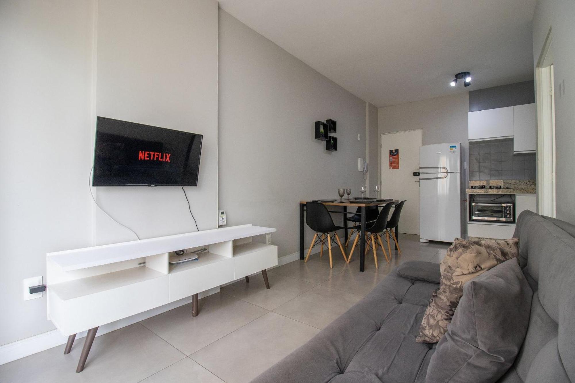 Pos43 - 1dorm, Climatizado, Frente Av. Brasil Apartamento