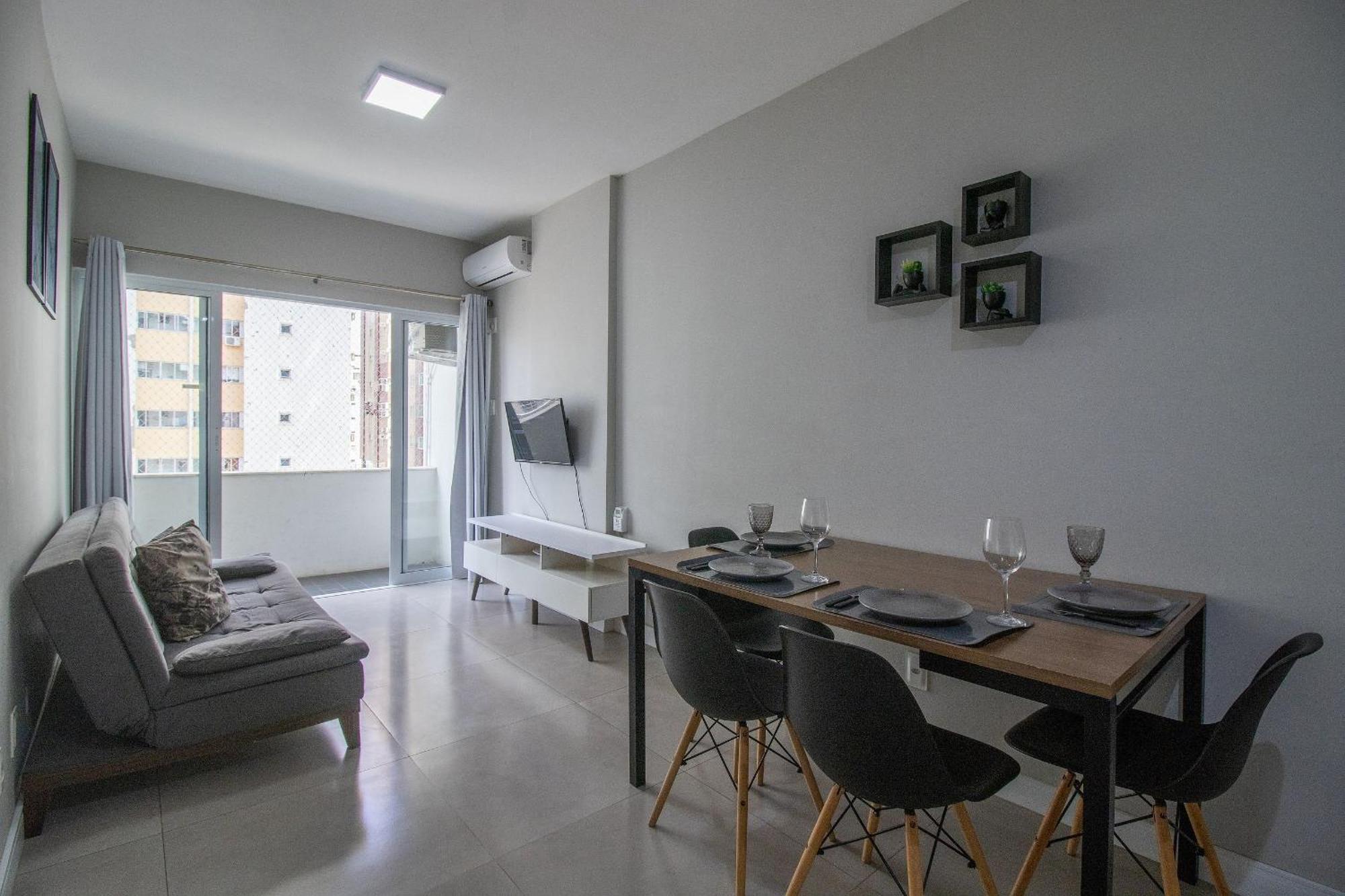 Pos43 - 1dorm, Climatizado, Frente Av. Brasil Apartamento *